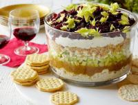 Salad with canned saury and crackers Salad with cracker cookies and canned food